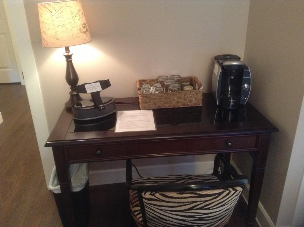 ナナイモ Rockwood House Bed & Breakfast エクステリア 写真